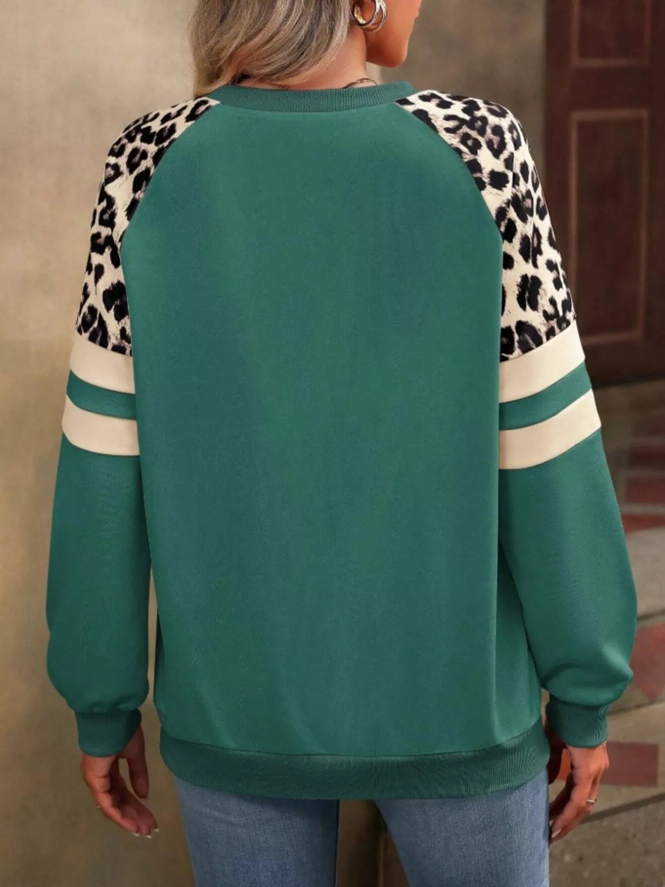 Fashorio Leopard Round Neck Raglan Sleeve Sweatshirt