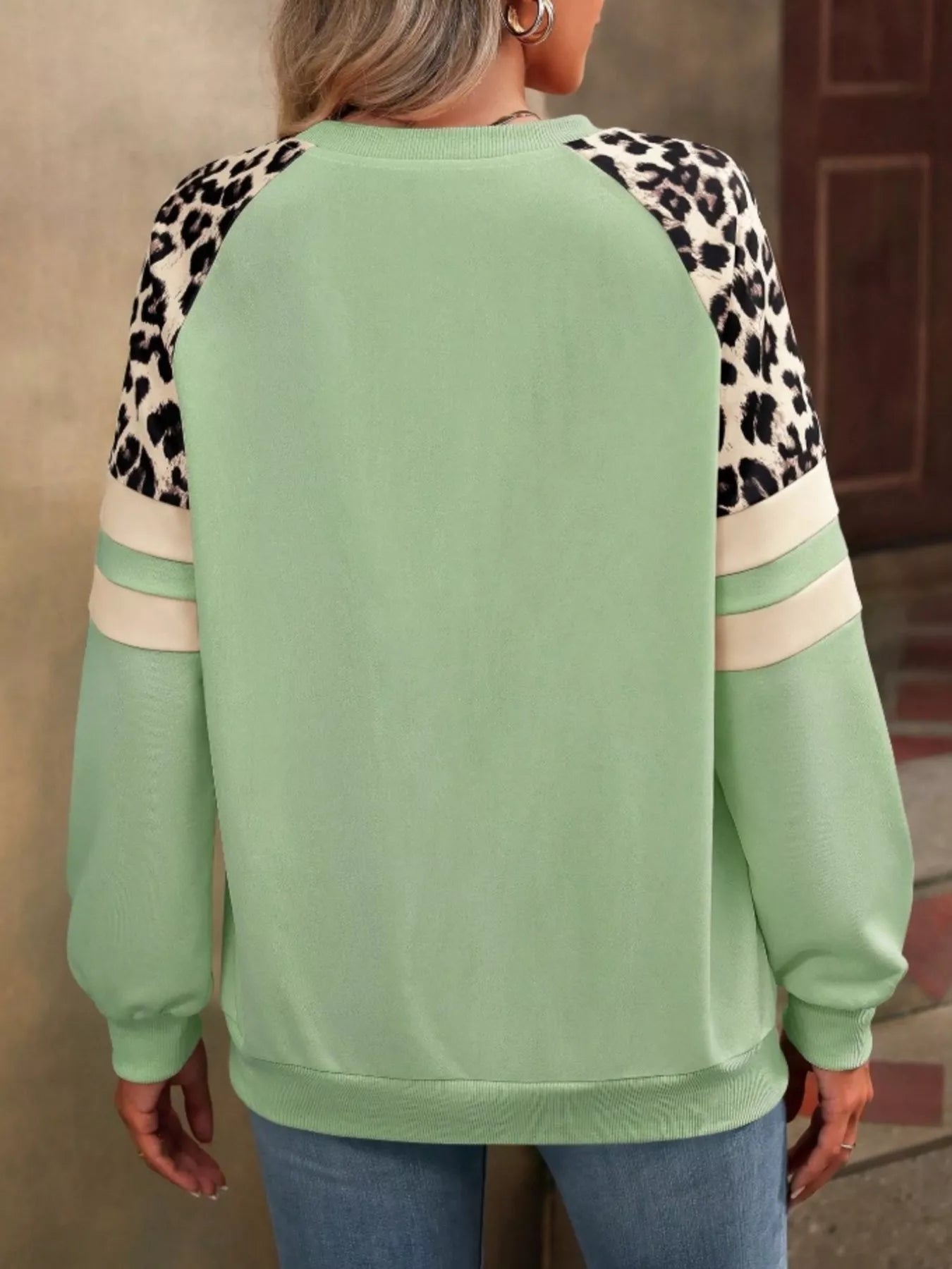 Fashorio Leopard Round Neck Raglan Sleeve Sweatshirt