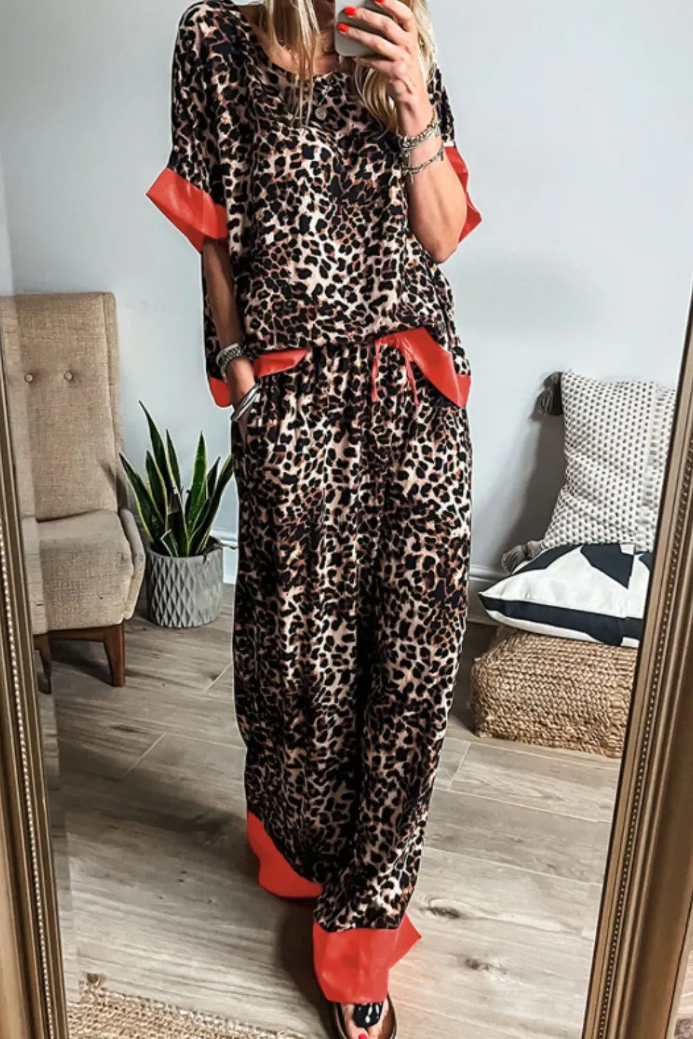 Fashorio Leopard / S Contrast Trim Leopard Round Neck Top and Pants Lounge Set