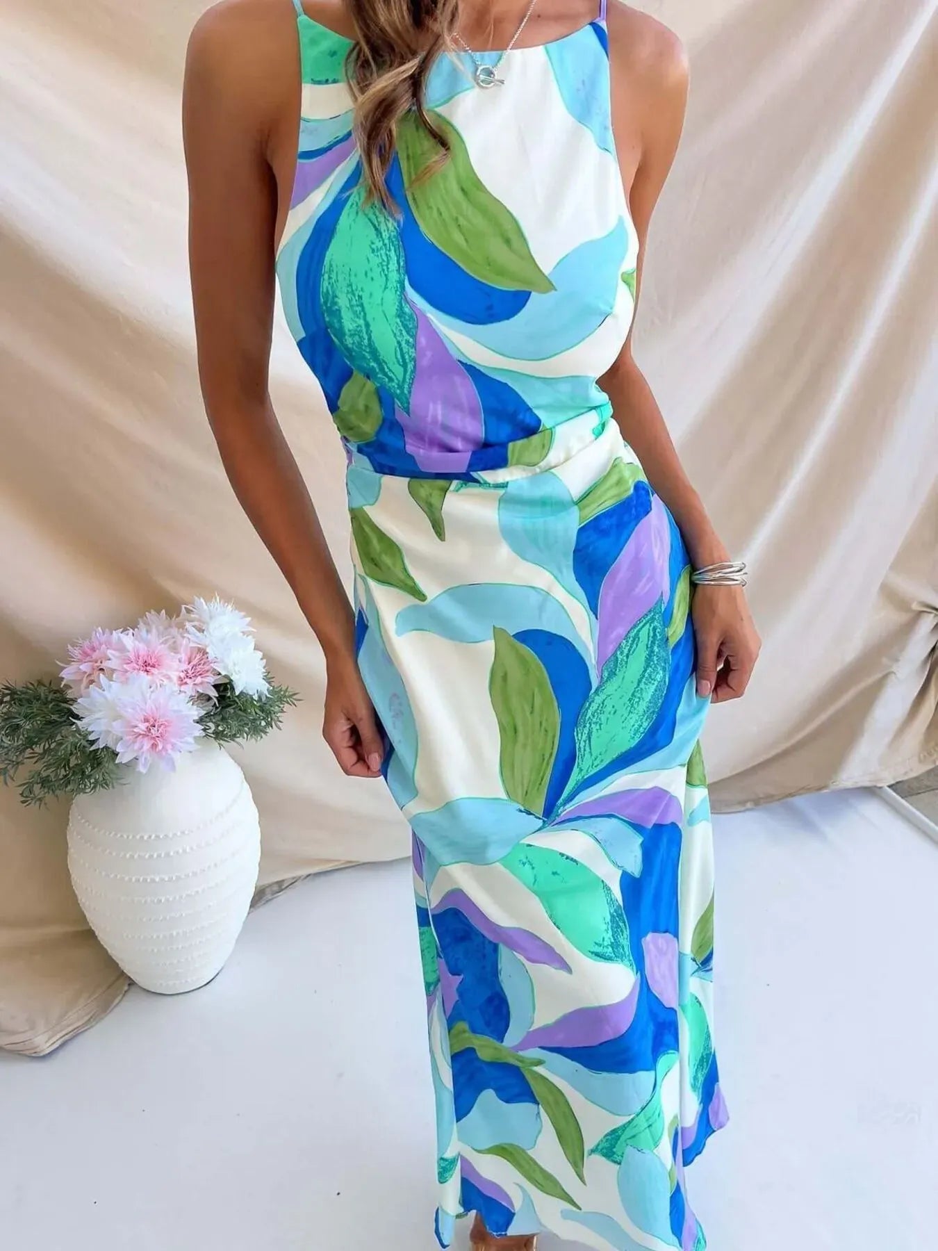Fashorio Printed Backless Sleeveless Maxi Dress