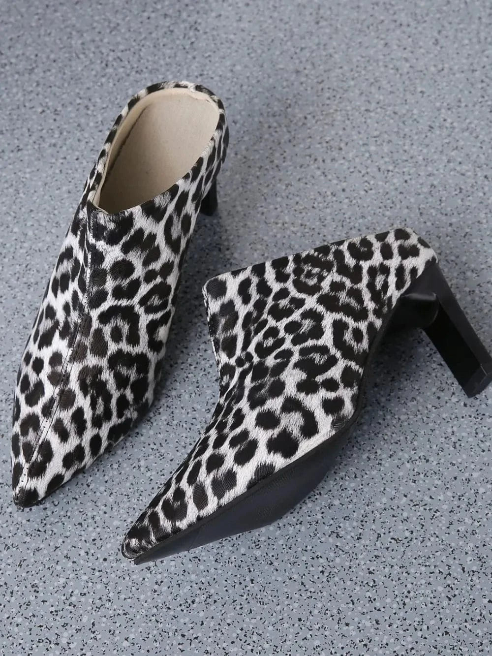 PU Leather Leopard Point Toe Pumps - Fashorio