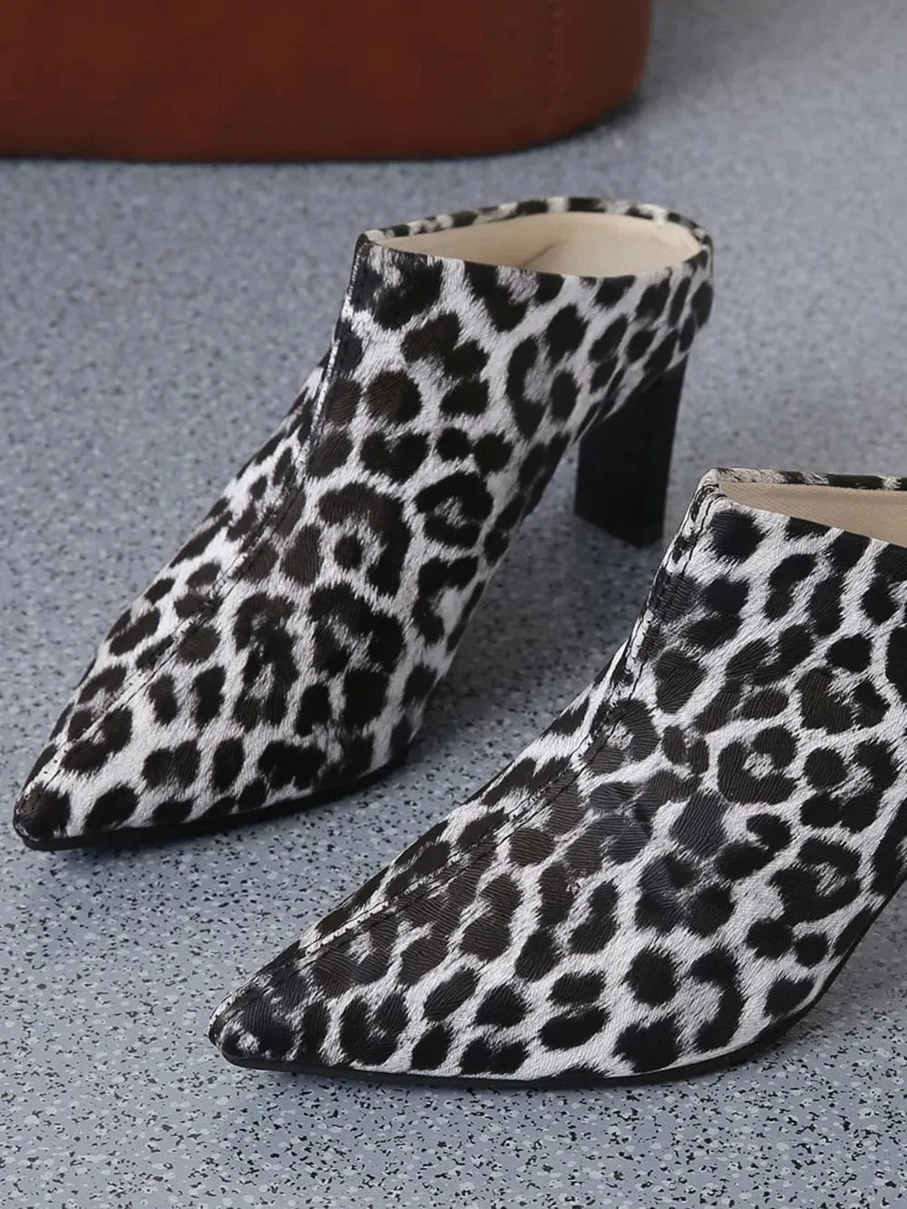 PU Leather Leopard Point Toe Pumps - Fashorio