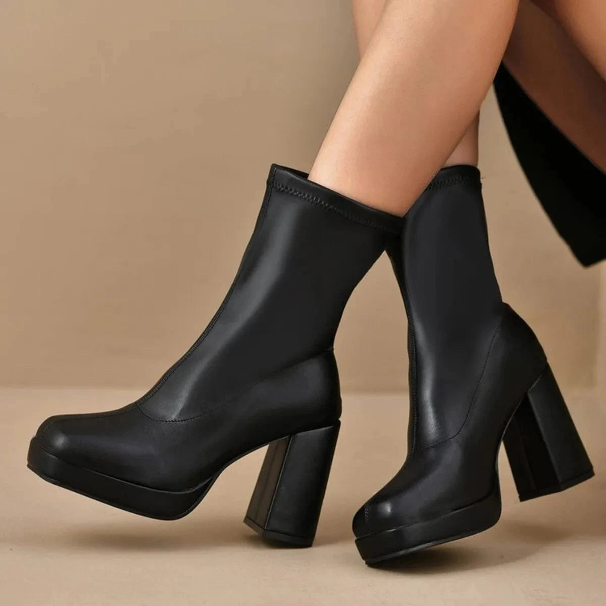 Fashorio Round Toe Block Heels Boots