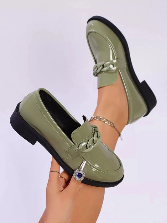 Round Toe Chain Detail Loafers - Fashorio