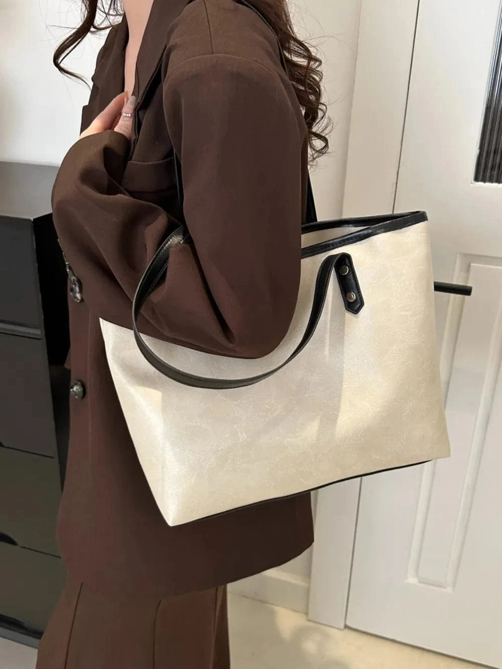 Fashorio Shoulder Bags Beige / One Size PU Leather Medium Shoulder Bag