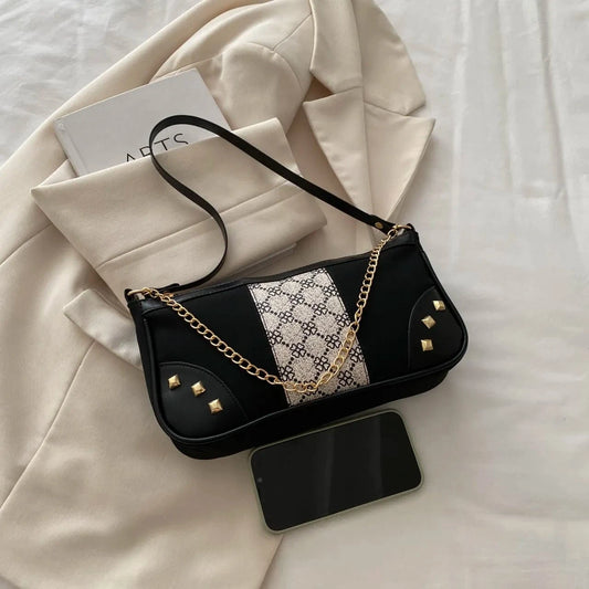 Chain Shoulder Bag with Studded Details Black onesize - Fashorio