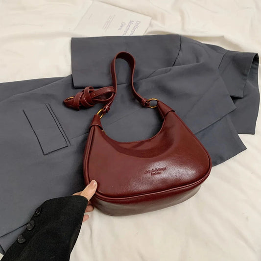 Curved Leather Shoulder Bag Burgundy onesize - Fashorio
