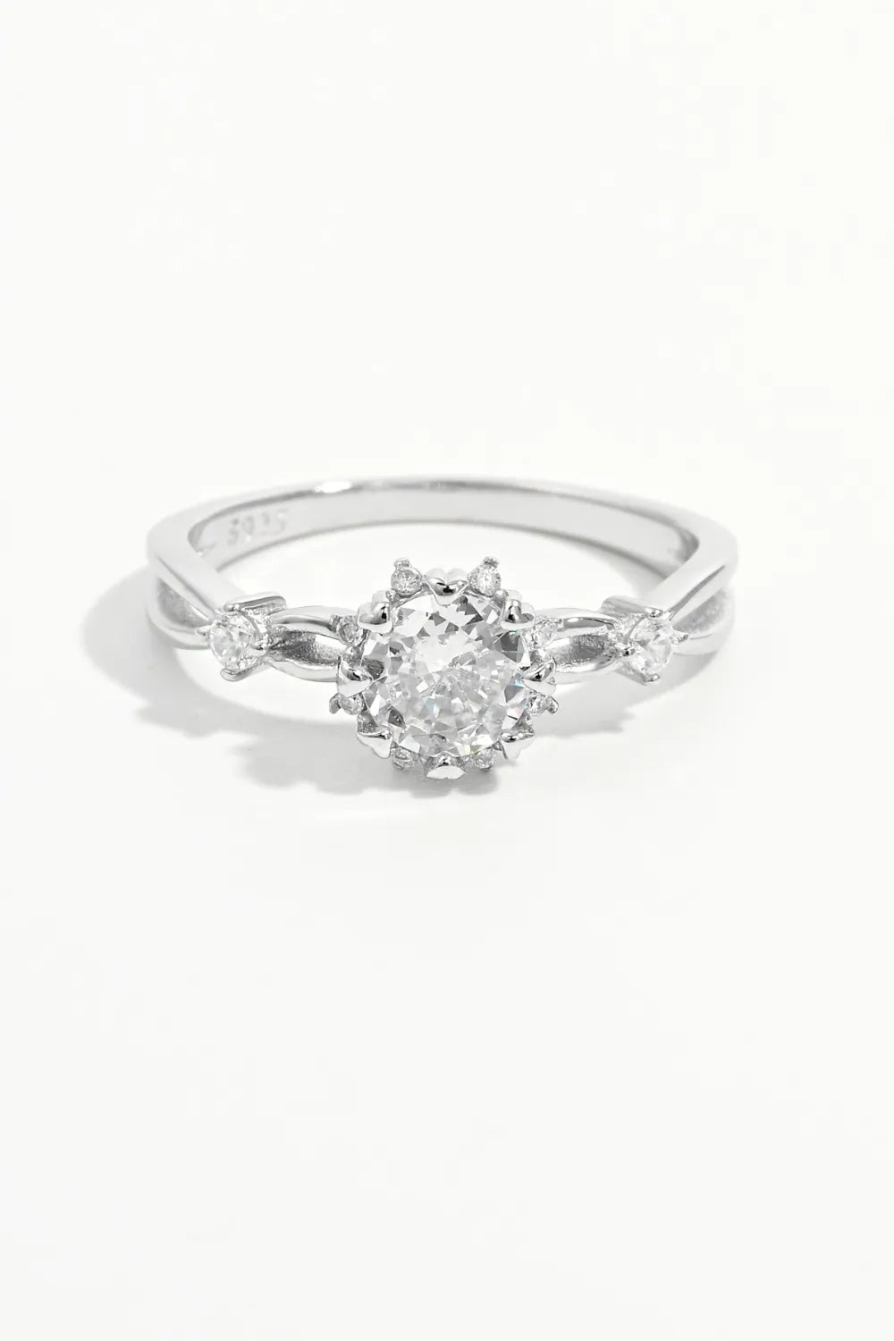 Fashorio Silver / 6 925 Sterling Silver Inlaid Zircon Ring