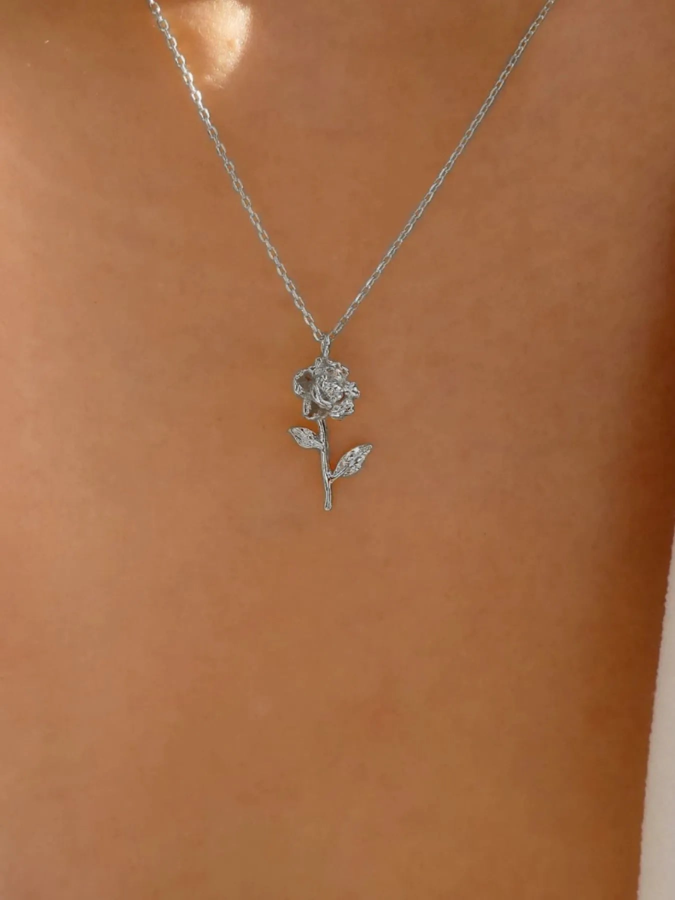 Fashorio Silver / One Size Alloy Rose Pendant Necklace