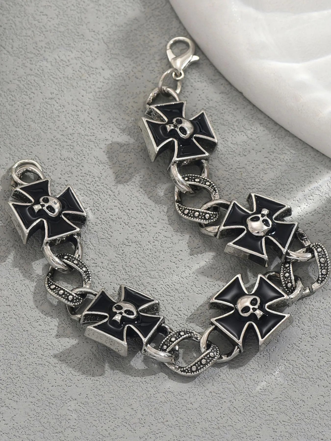Fashorio Silver / One Size Gothic Skull Cross Chain Bracelet