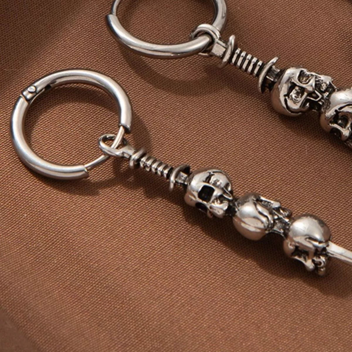 Fashorio Silver / onesize Halloween Skull Chain Drop Earrings
