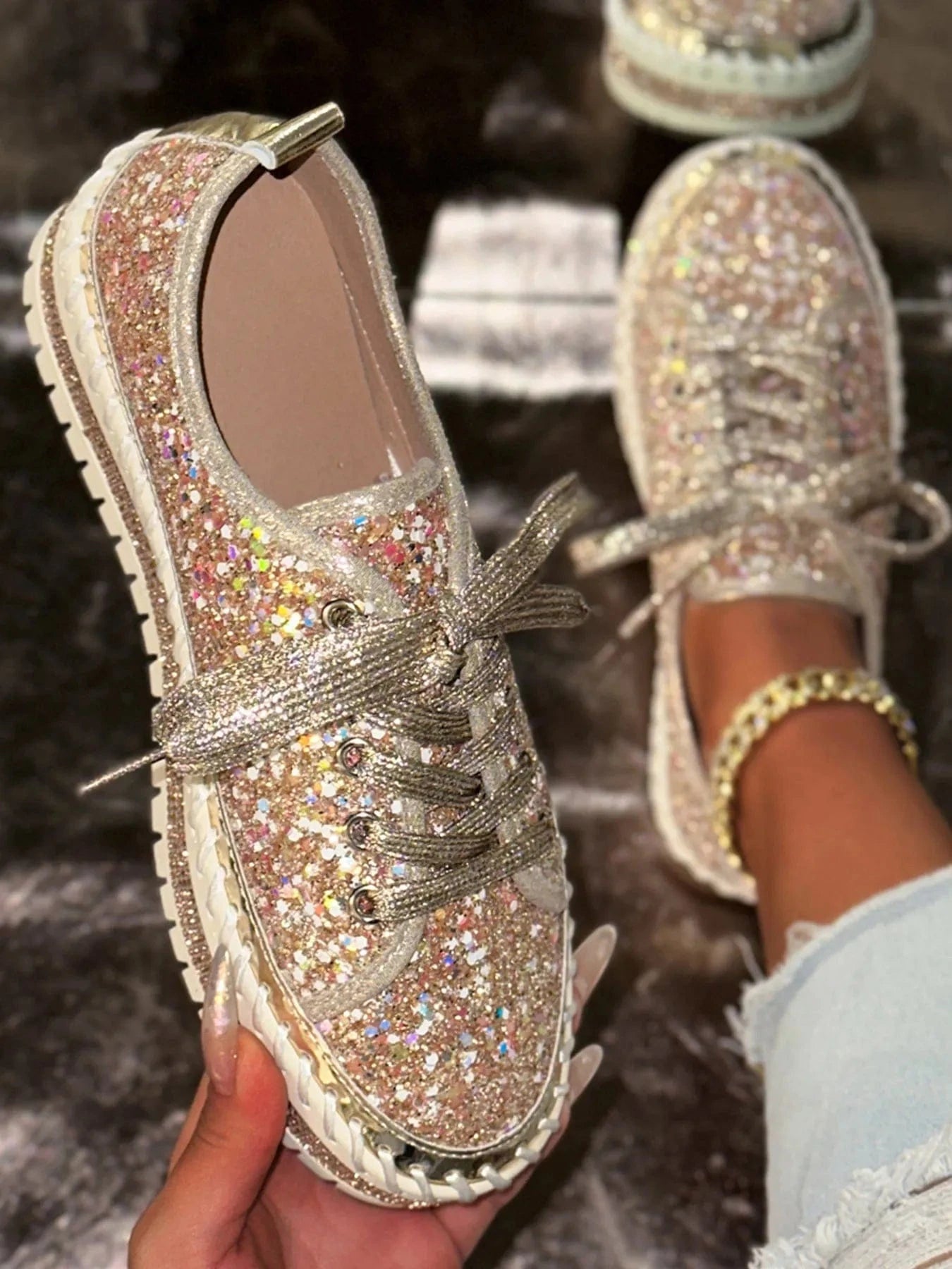 Fashorio Sneakers Lace Up Round Toe Platform Sneakers