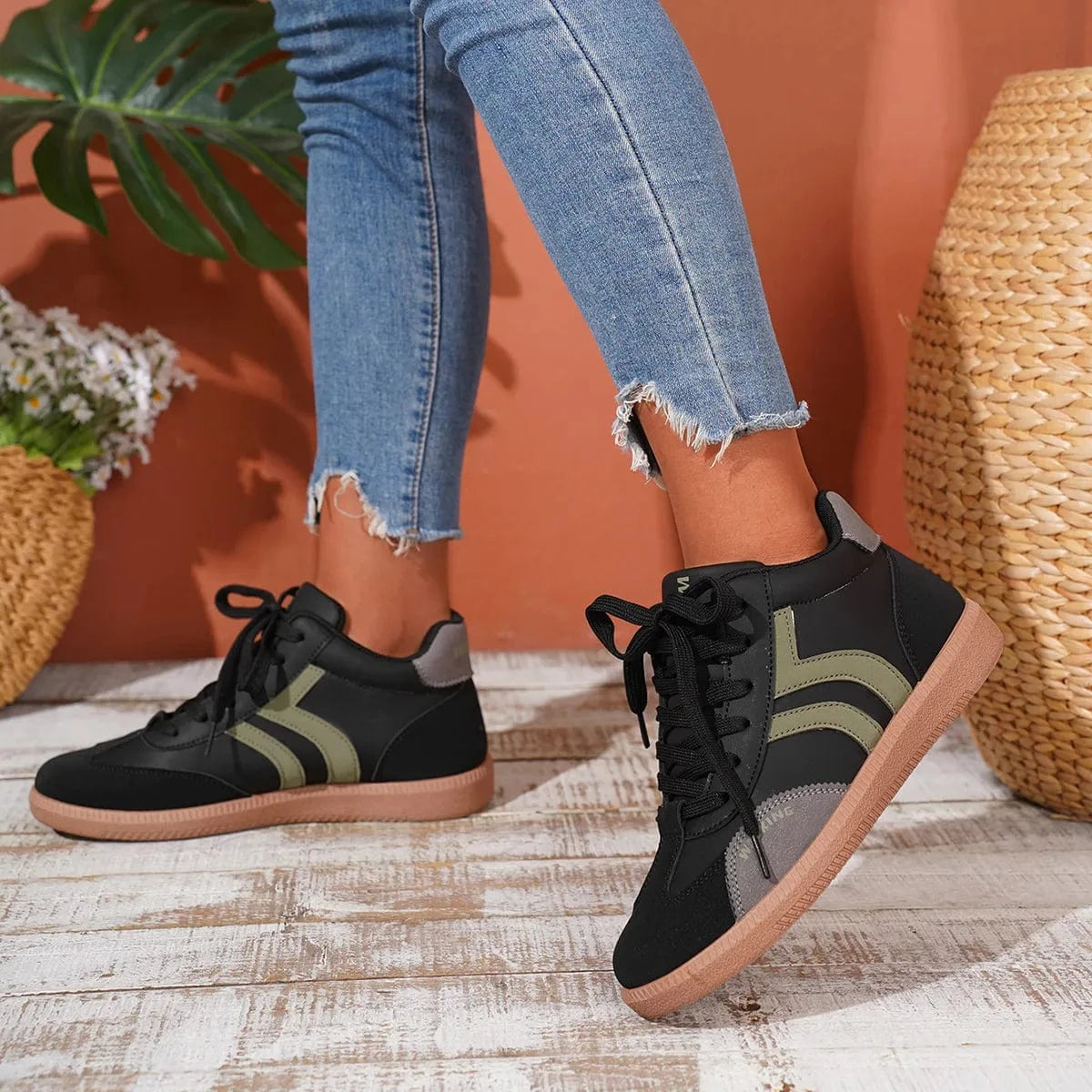 Fashorio Sneakers Round Toe Lace Up Sneakers