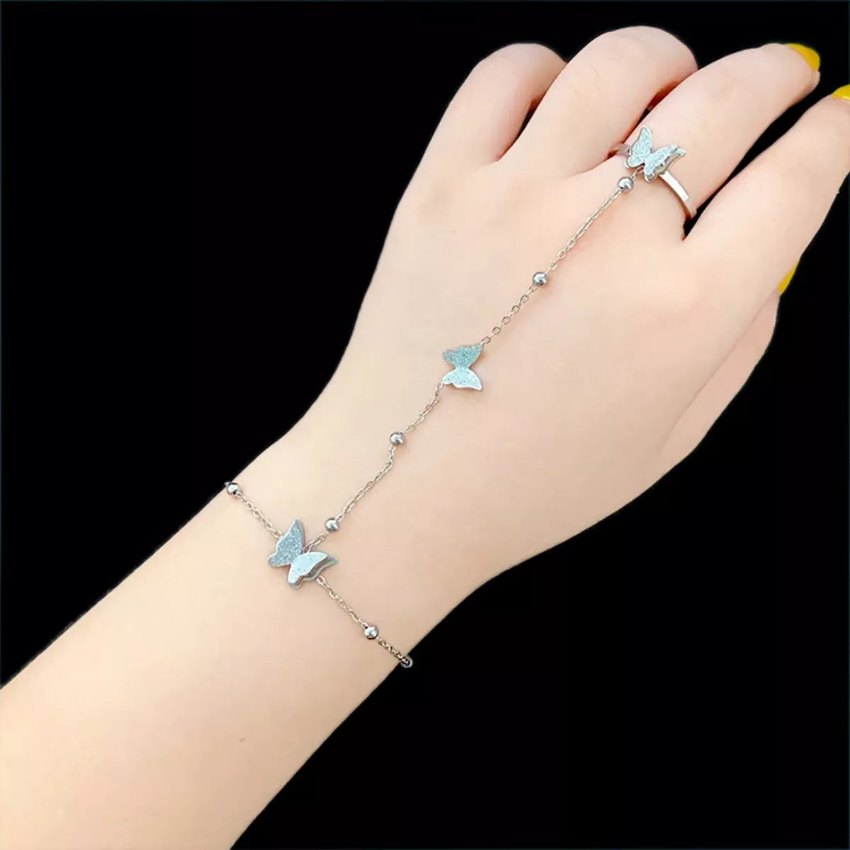 Fashorio Style B / One Size Butterfly Charm Finger Bracelet