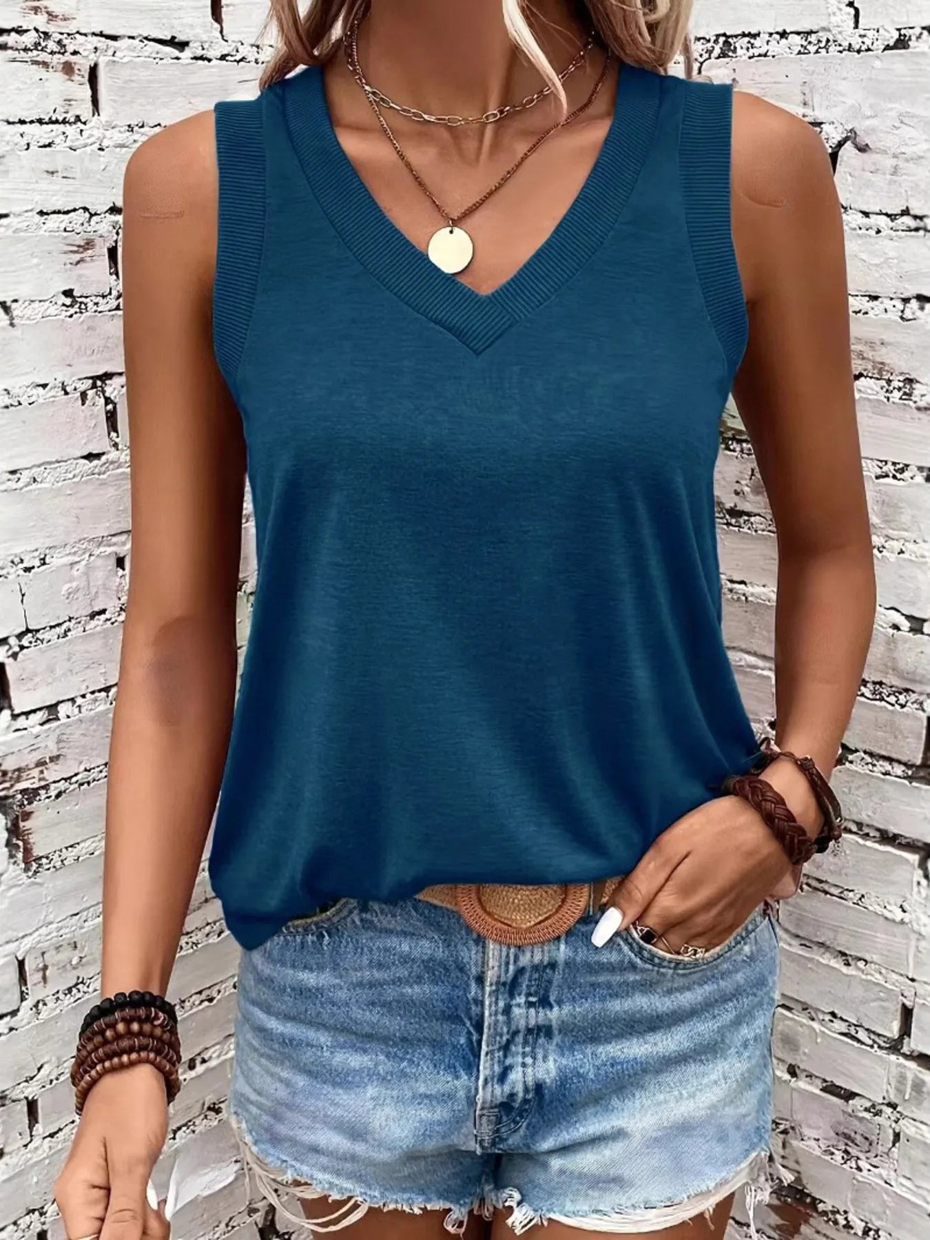 Fashorio V-Neck Tank