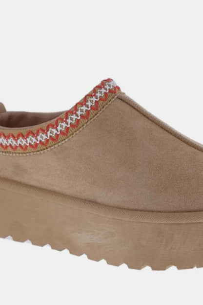 Weeboo Platform Embroidered Trim Slip-On Boots - Fashorio