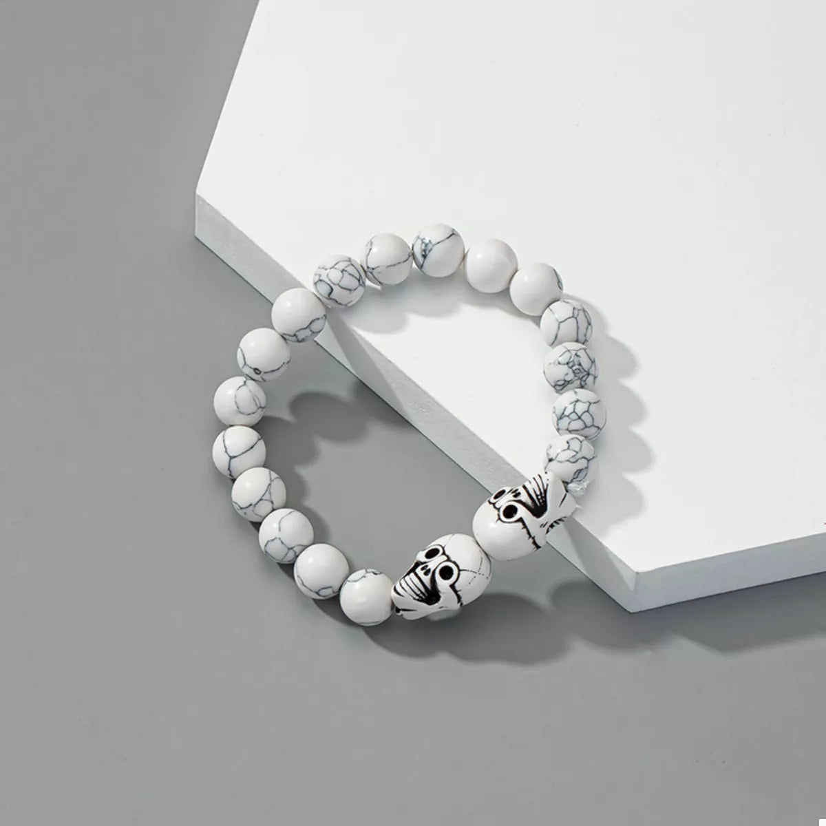 Fashorio White / onesize Halloween Skull Beaded Bracelet