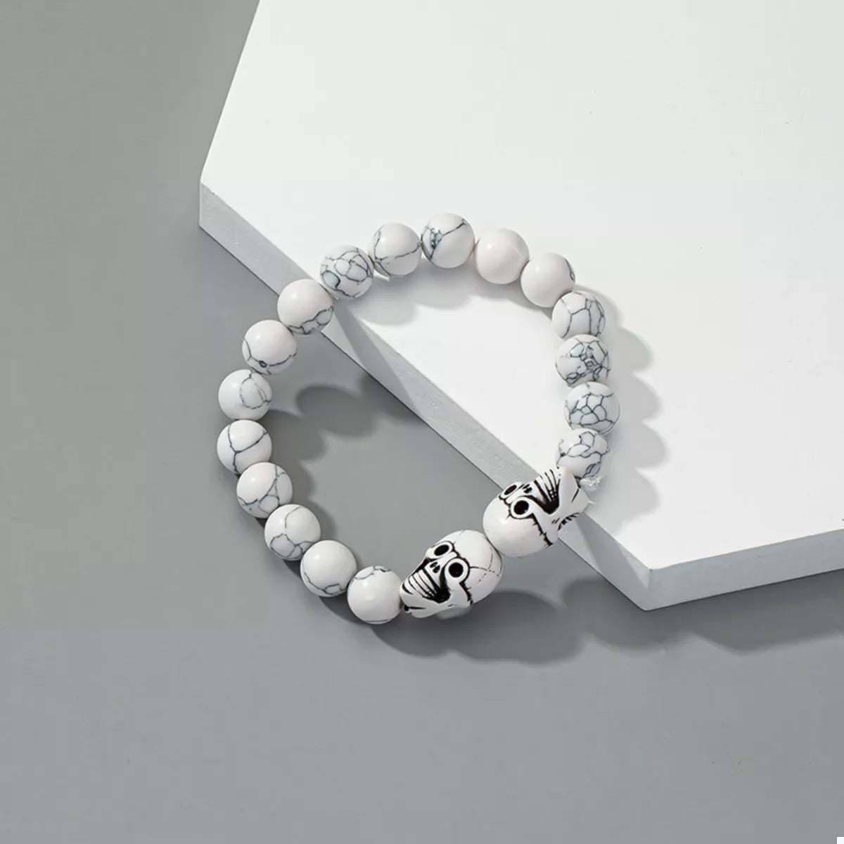 Fashorio White / onesize Halloween Skull Beaded Bracelet