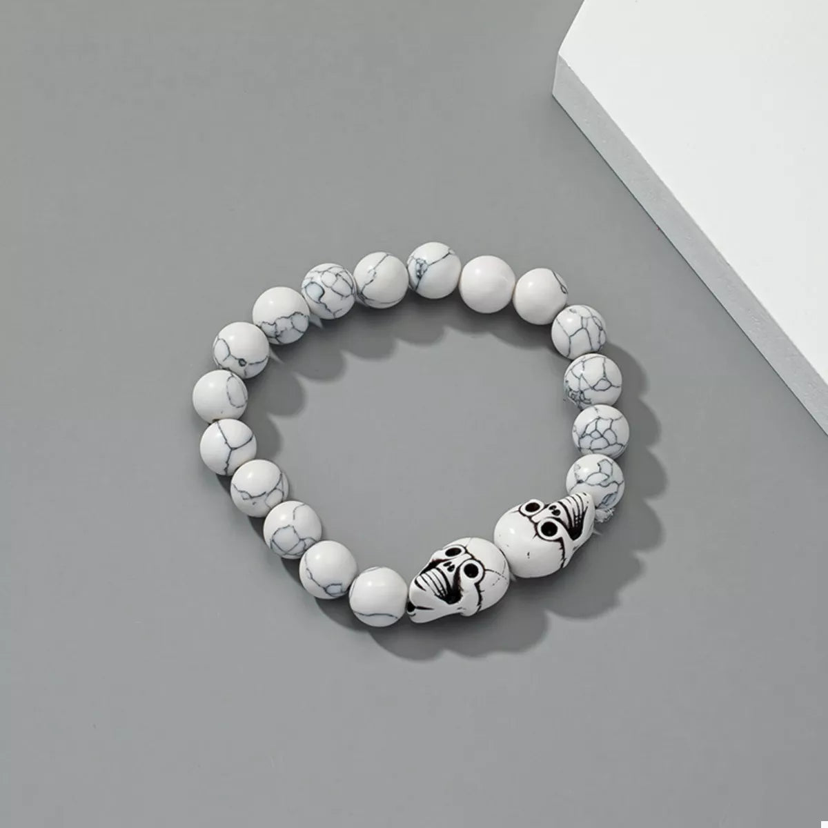 Fashorio White / onesize Halloween Skull Beaded Bracelet