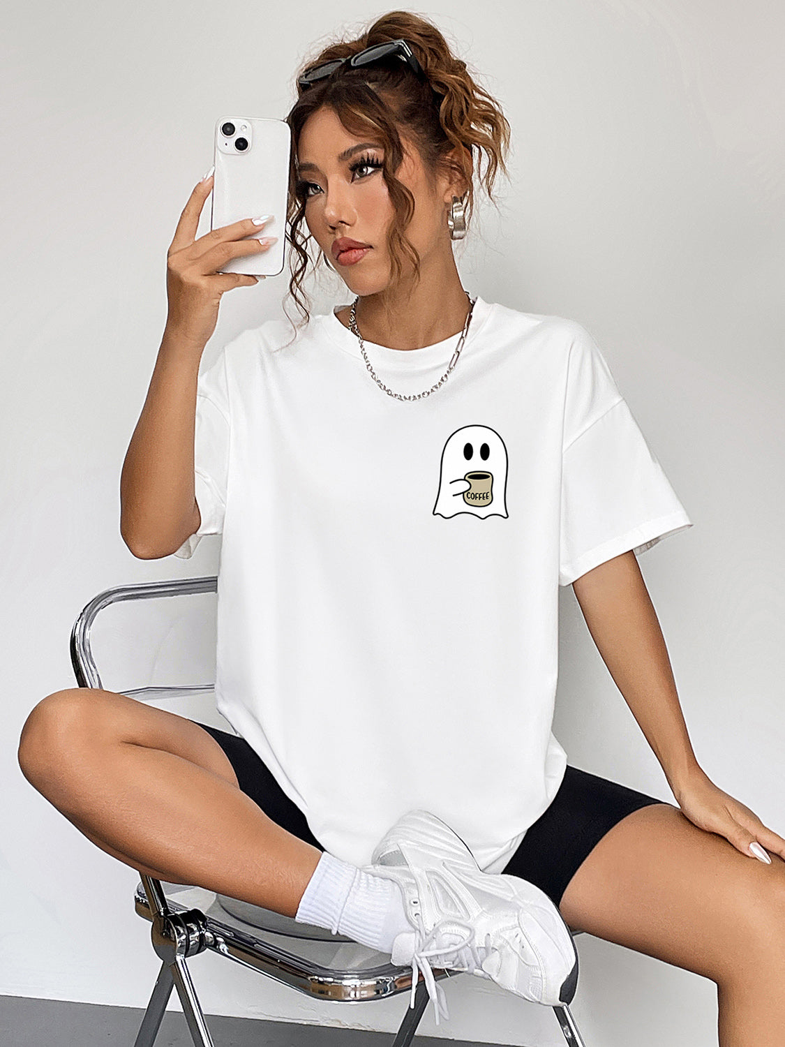 Fashorio White / S Round Neck Short Sleeve Ghost Graphic T-Shirt