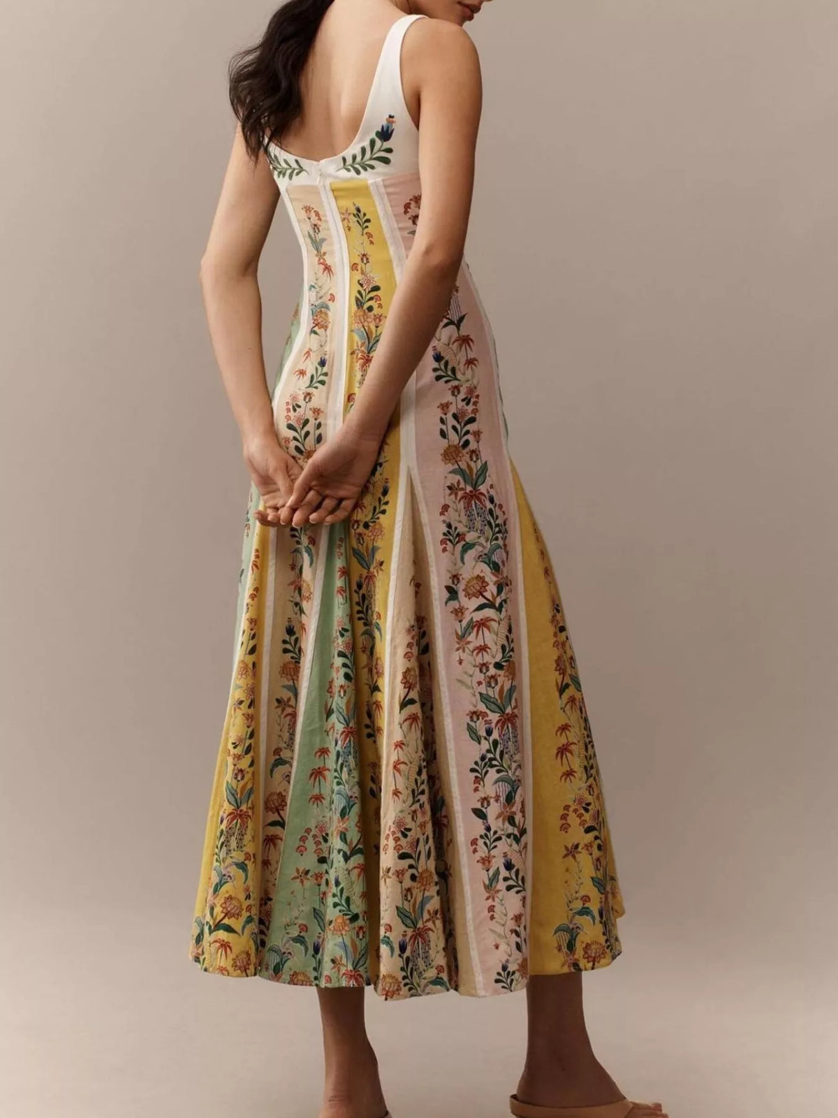 Floral sweetheart neck maxi dress hem detail