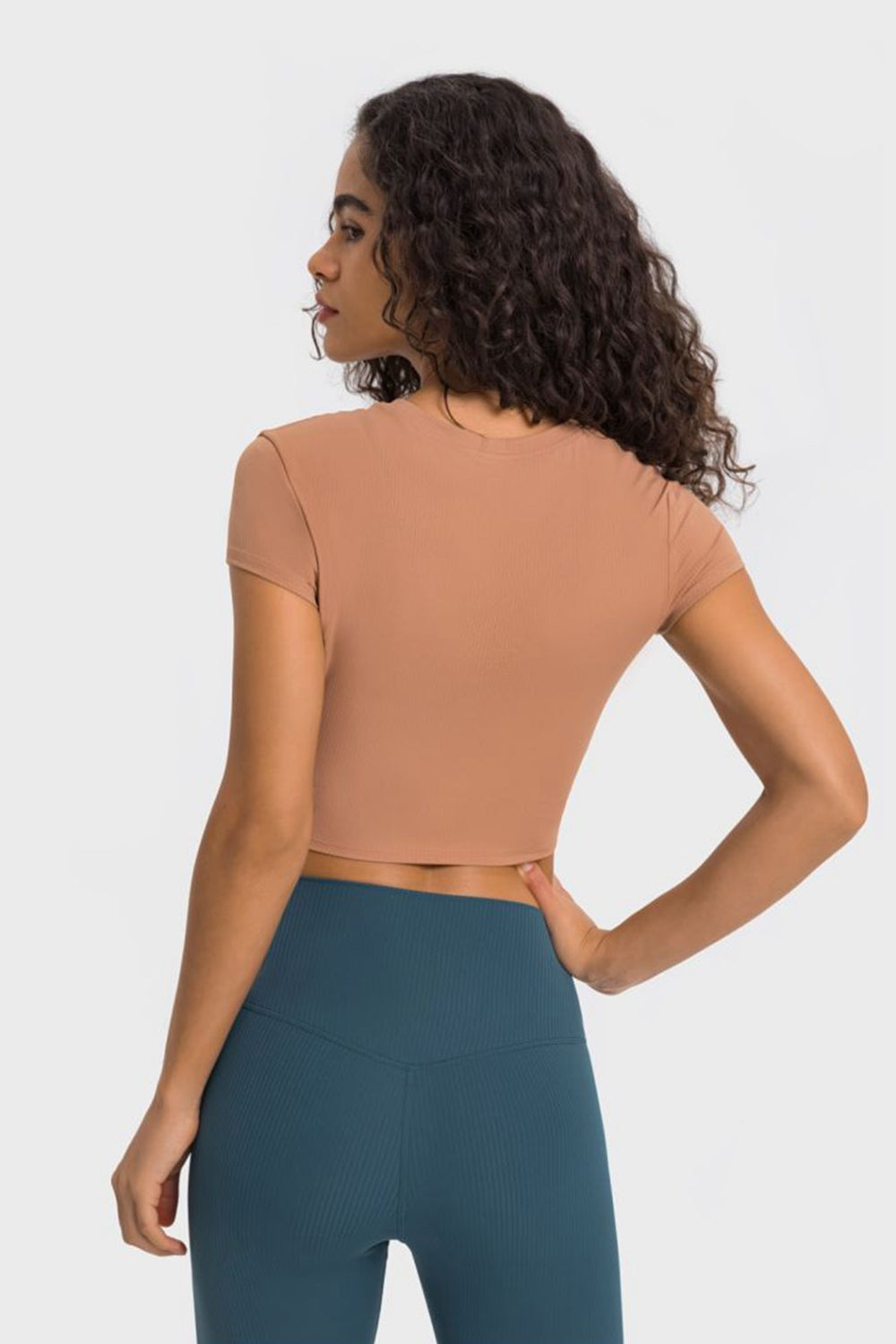 Round neck cropped sports t-shirt fabric detail