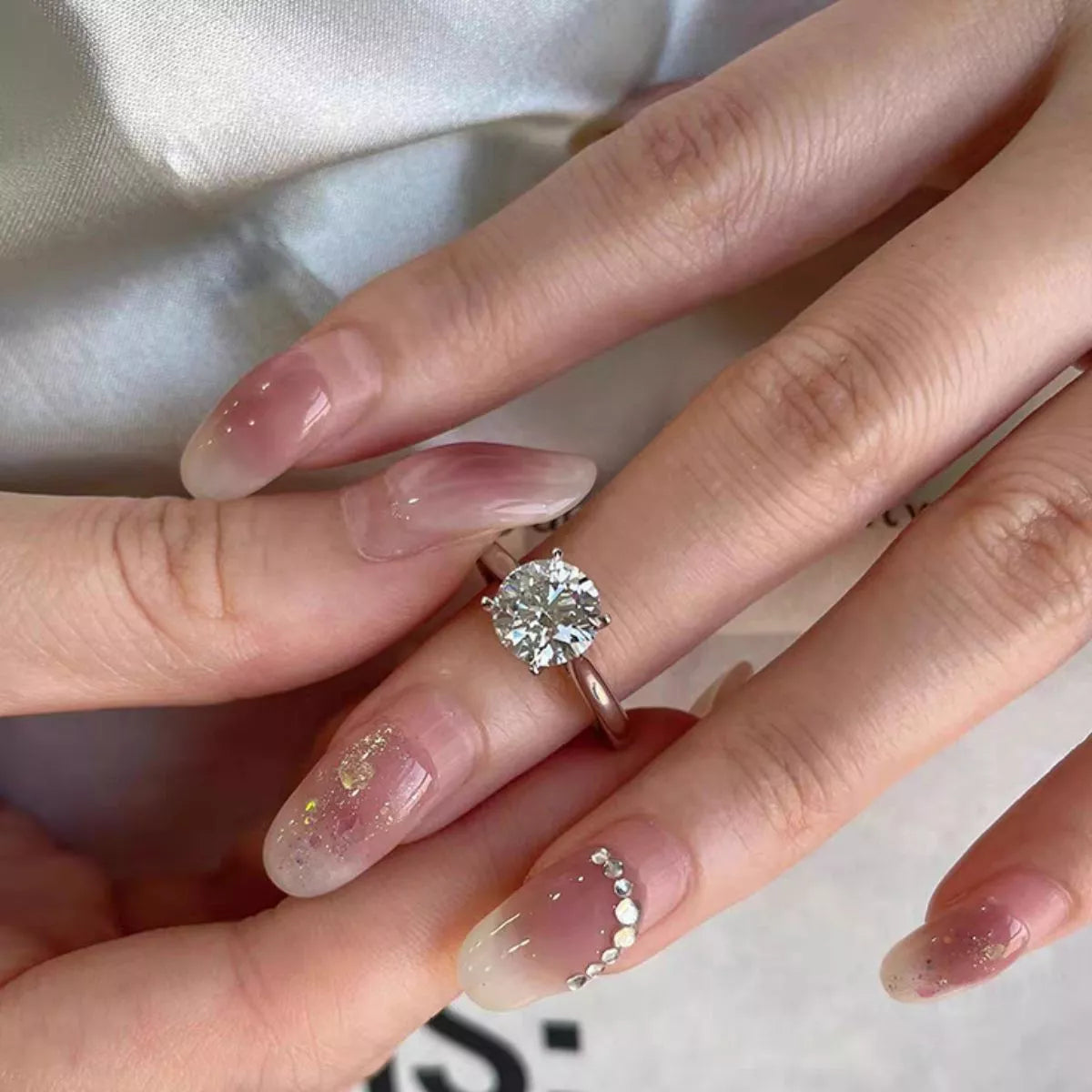 Detail of the silver band and prong setting
