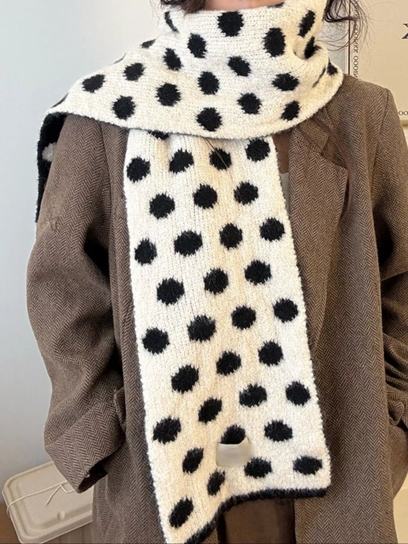 Polka dot knitted scarf in soft polyester