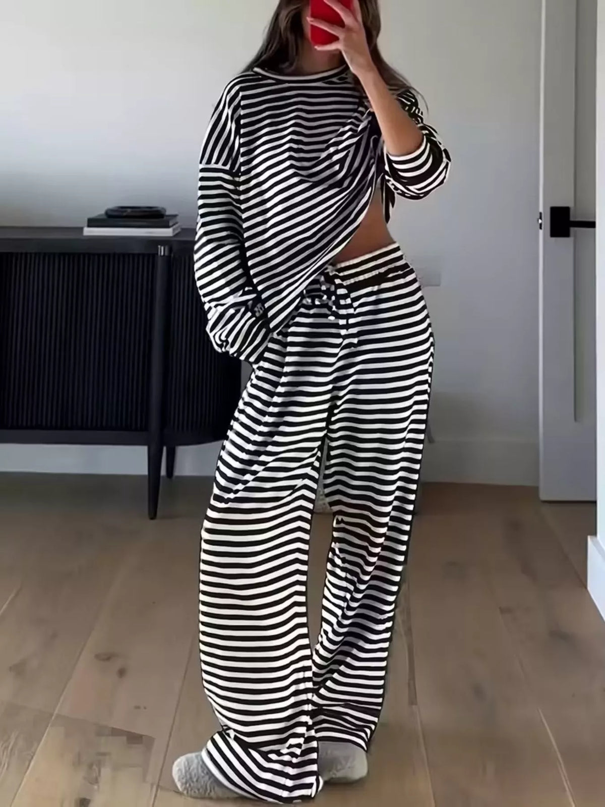 Striped coordinated top and pants set detail