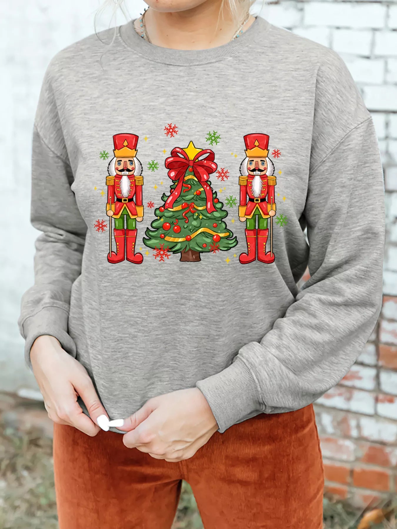 Trendsi Christmas Nutcracker Men Guard Graphic Pullover Sweatshirt