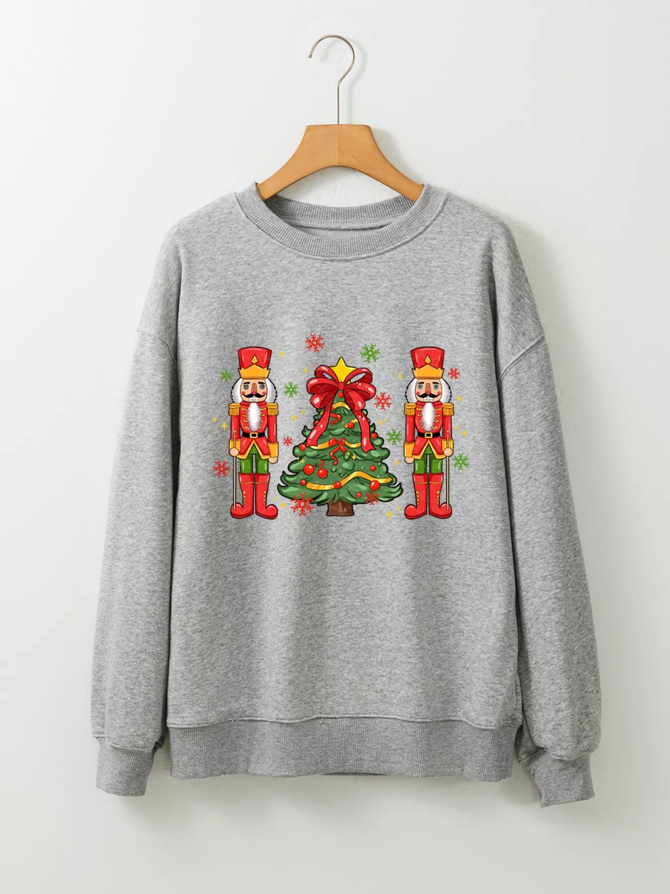 Trendsi Christmas Nutcracker Men Guard Graphic Pullover Sweatshirt