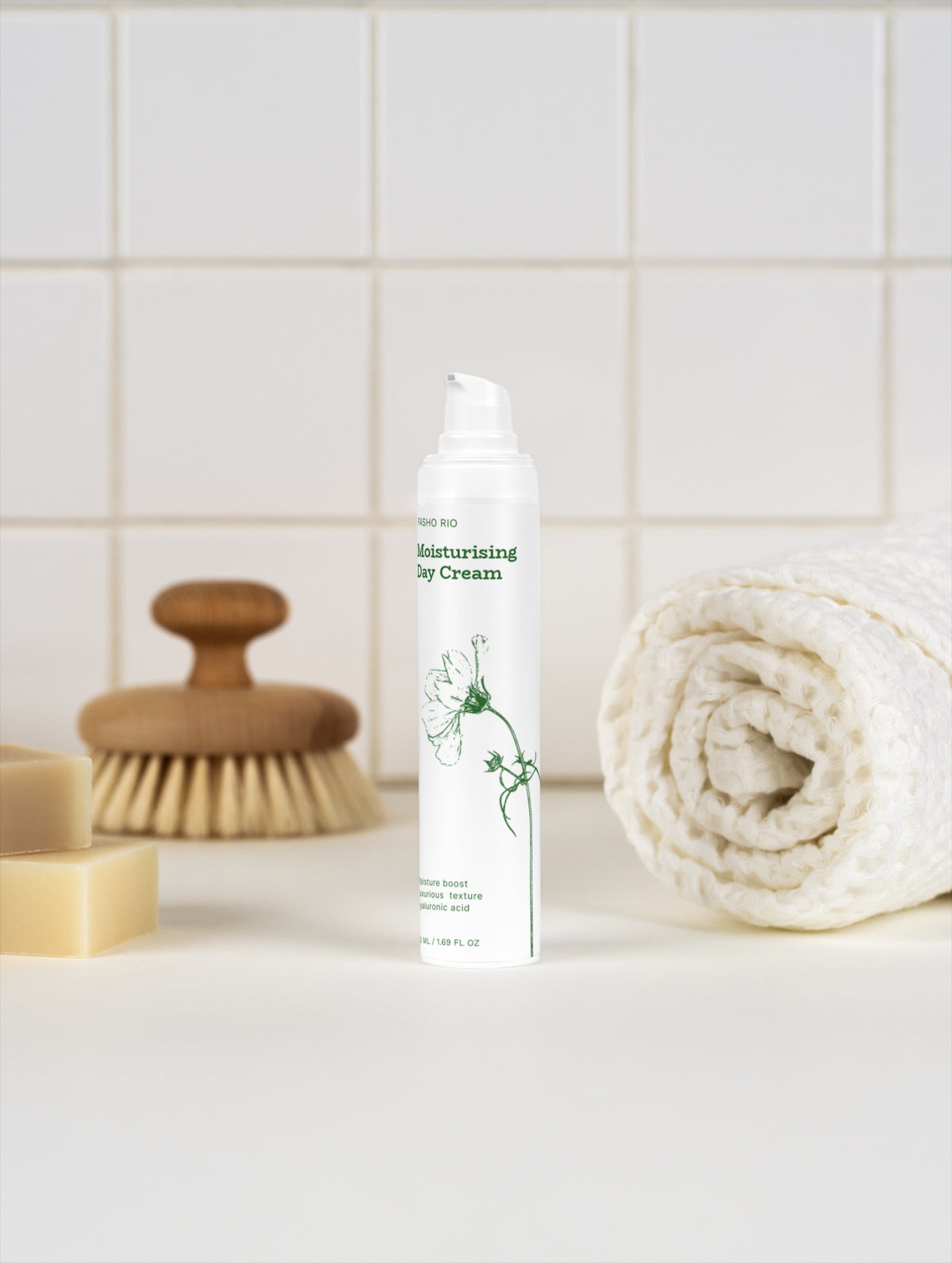 Daily moisturiser with antioxidant Rowanberry extract